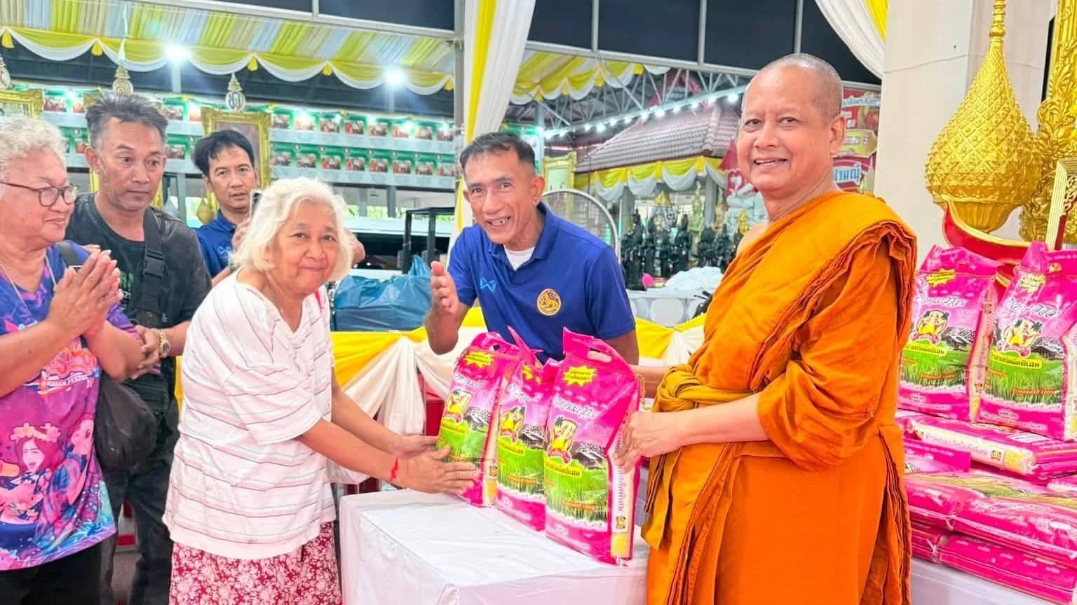 พิธีเจริญพระพุทธมนต์เพื่อความเป็นสิริมงคล และมอบเครื่องอุปโภคบริโภคแก่ชุมชนวัดจุฬามณี