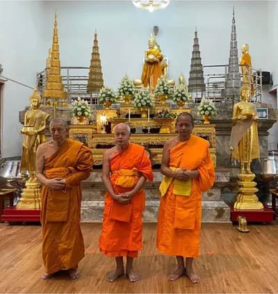 คณะสงฆ์ร่วมพิธีบวงสรวงหลวงพ่อวัดบ้านแหลม ณ วัดเพชรสมุทรวรวิหาร เพื่อขออนุญาตจัดสร้างเหรียญจำปีหลวงพ่อวัดบ้านแหลม หลังท้าวเวสสุวรรณโณ