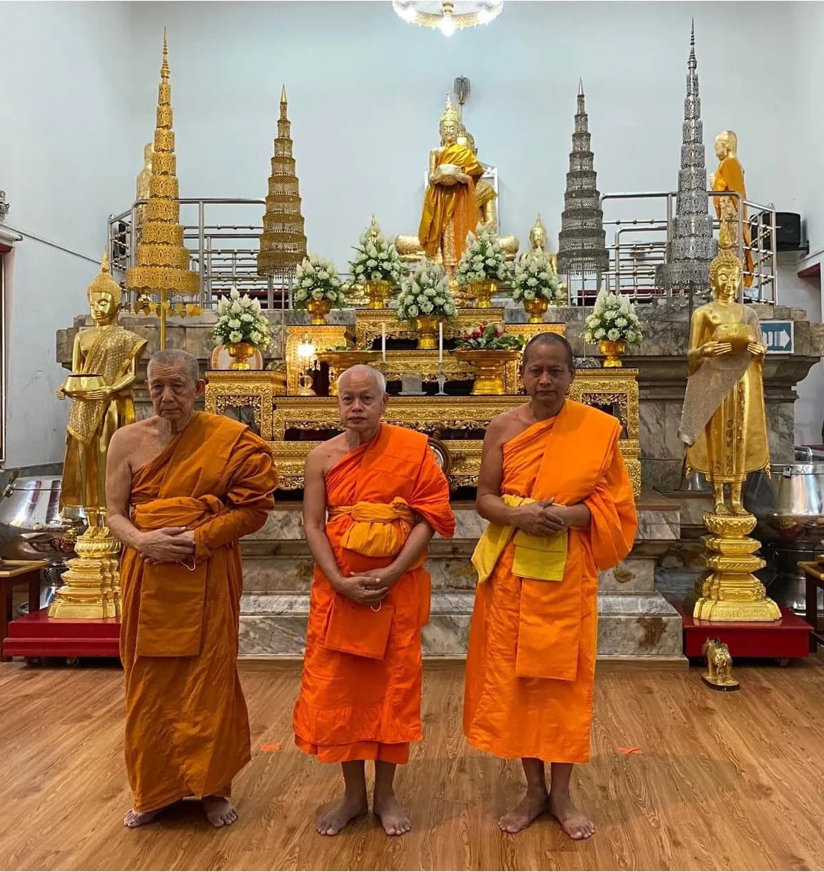 คณะสงฆ์ร่วมพิธีบวงสรวงหลวงพ่อวัดบ้านแหลม ณ วัดเพชรสมุทรวรวิหาร เพื่อขออนุญาตจัดสร้างเหรียญจำปีหลวงพ่อวัดบ้านแหลม หลังท้าวเวสสุวรรณโณ