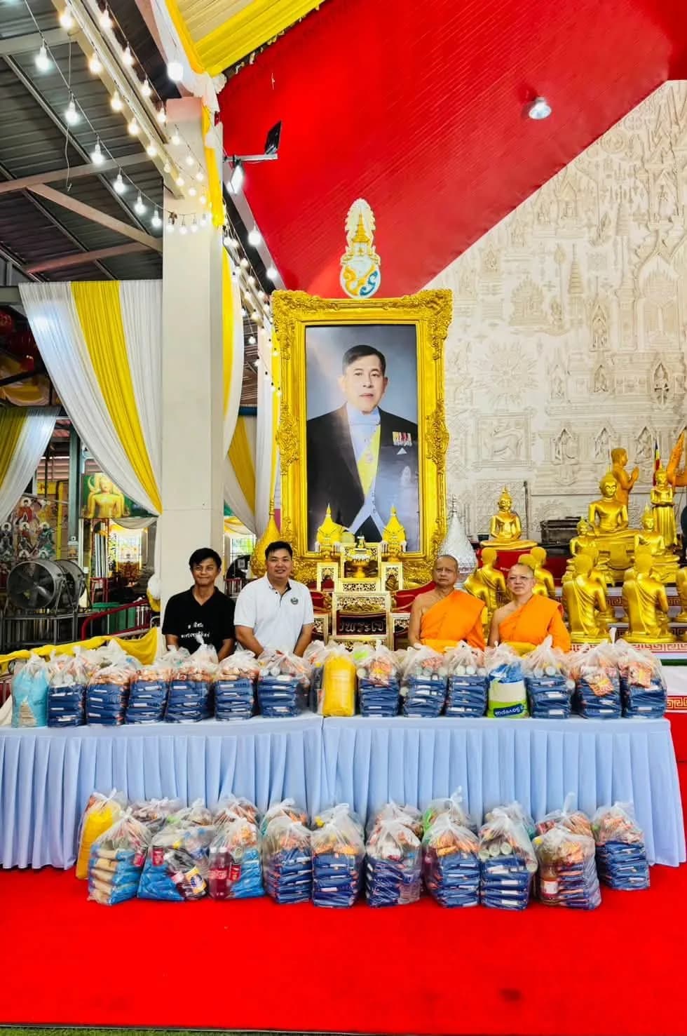 พระสมุทรวชิรโสภณ วิ. เจ้าอาวาสวัดจุฬามณี มอบถุงยังชีพ ๕๐ ชุด แก่สำนักงานพัฒนาสังคมและความมั่นคงของมนุษย์จังหวัดสมุทรสงคราม เพื่อช่วยเหลือผู้ประสบอุทกภัย