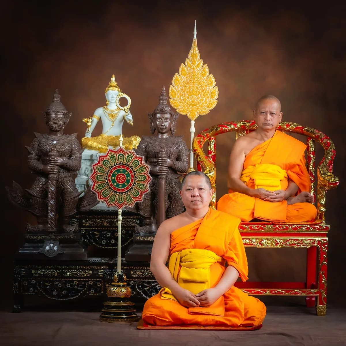 พระสมุทรวชิรโสภณ วิ. (หลวงพ่ออิฏฐ์) และพระครูไพศาลกิจจาภรณ์ วัดจุฬามณี
