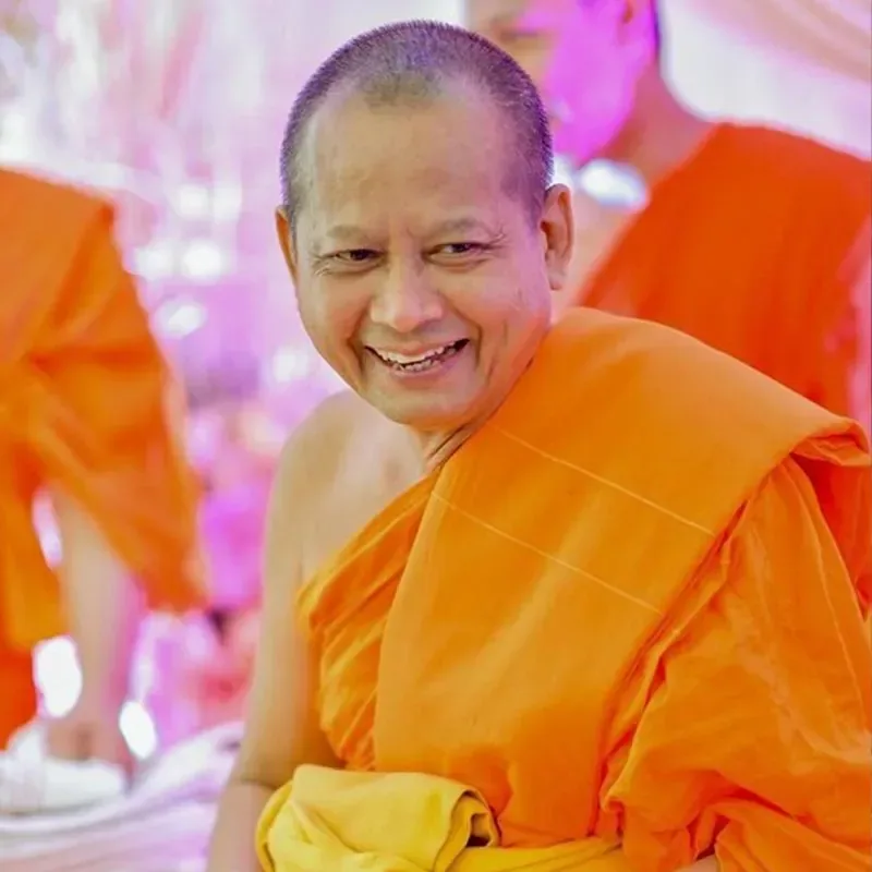 พระสมุทรวชิรโสภณ วิ. (หลวงพ่ออิฏฐ์ ภทฺทจาโร) เจ้าอาวาสวัดจุฬามณี