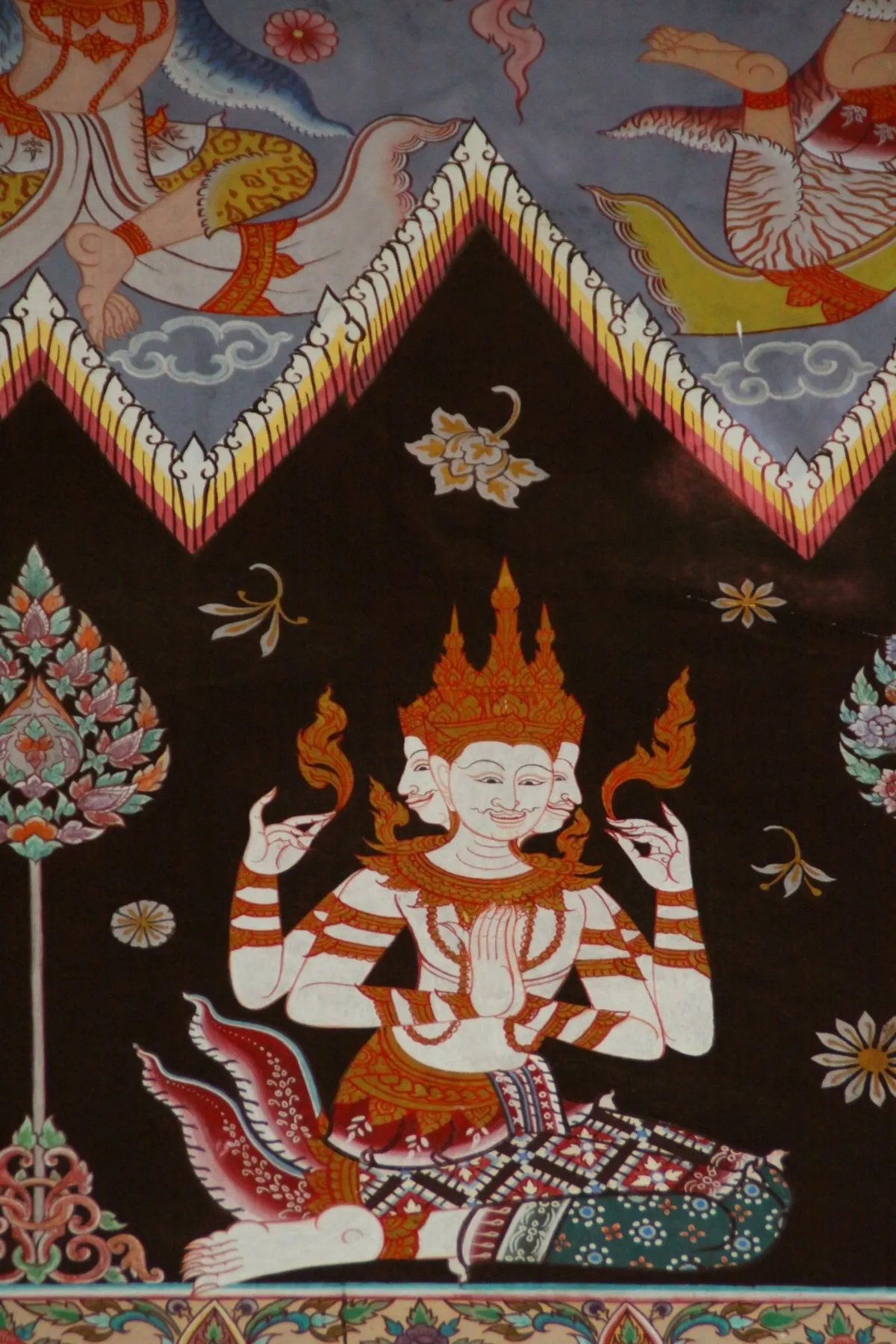 ภาพเขียนเทพประจำทิศและลายไทยประดับบริเวณบานประตู-หน้าต่างพระอุโบสถ