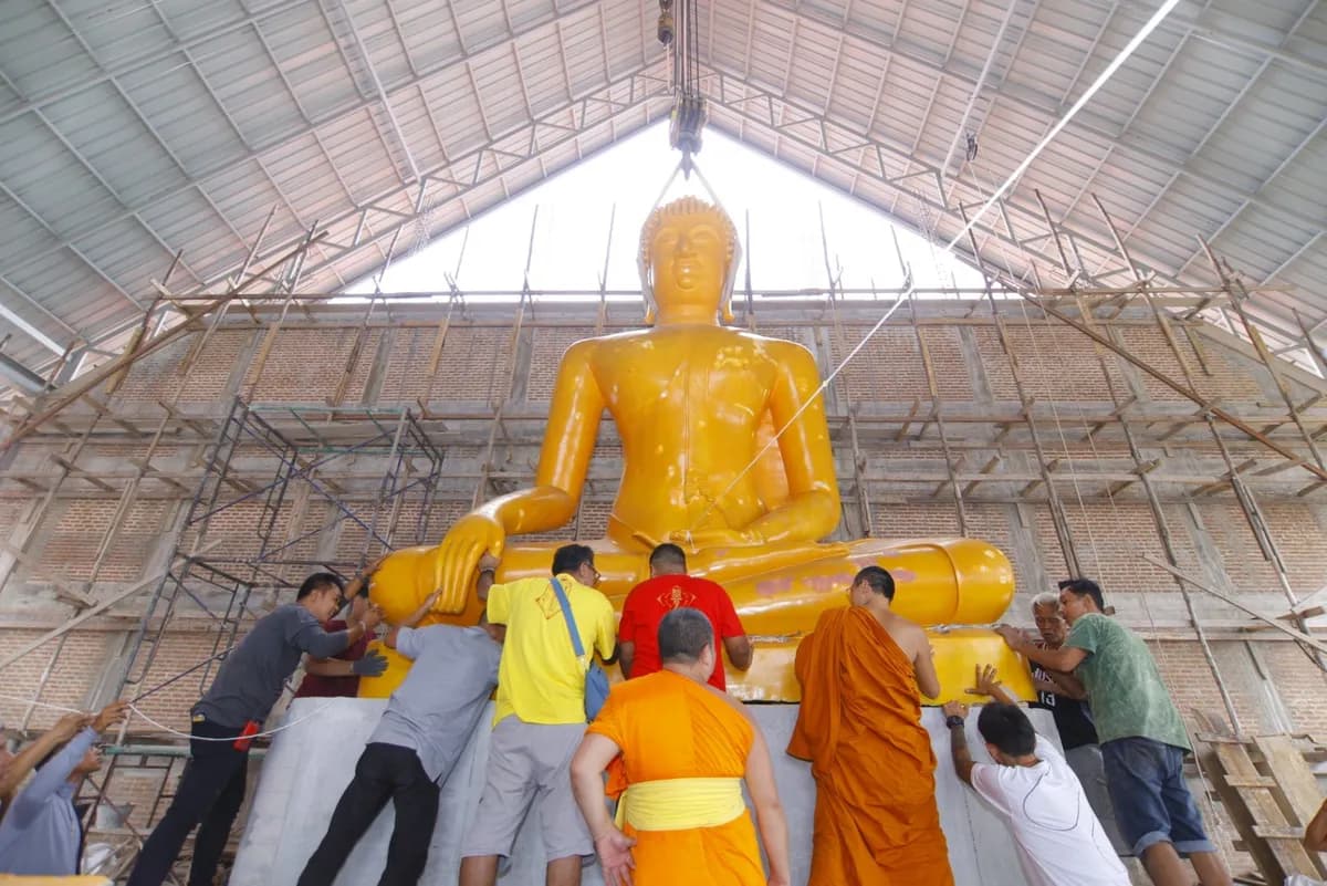 พิธีบรรจุรัตนมงคลและอัญเชิญองค์พระพุทธชินราชขึ้นตั้งประดิษฐานบนแท่น ภายในมหาวิหารหลังใหม่ วัดจุฬามณี ปี ๒๕๖๖
