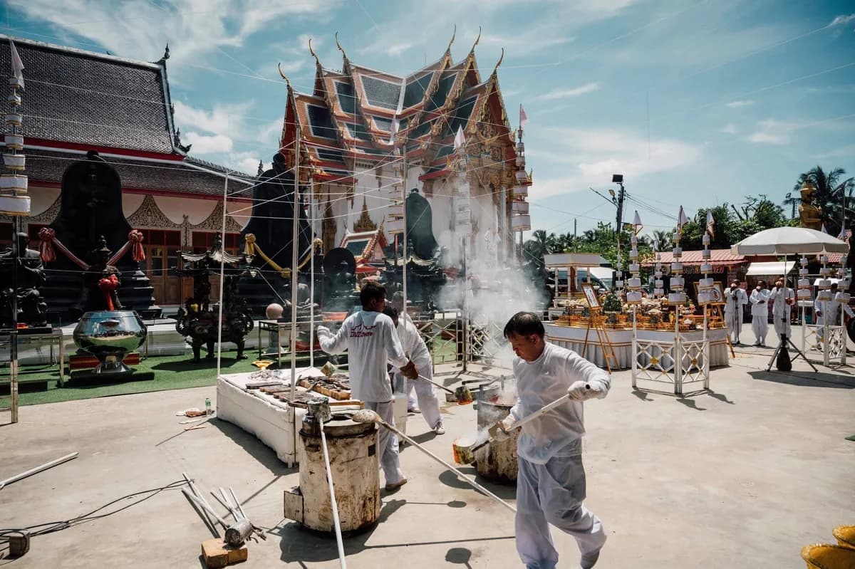 พิธีเททองหล่อชนวนมวลสาร จัดสร้างเหรียญ ๒ พระอุปัชฌาย์แห่งวัดจุฬามณี รุ่นไตรมาส ๖๗ และเหรียญเจริญยศ ๑๖๘ ปี ๒๕๖๗